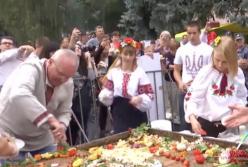 Дерун-рекордсмен весом 180 кг испекли в Коростыне (видео)