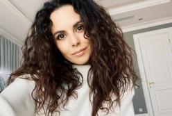 Одетая в подушки Каменских станцевала на камеру (видео)