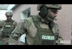 В Николаеве задержали банду за отправку украинцев в РФ работать наркокурьерами (видео)