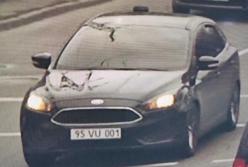 В центре Одессы автомобиль из России снес ограждение (видео)