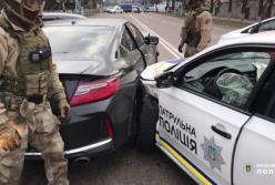Под Киевом угонщик авто пытался застрелиться перед полицейскими (видео)