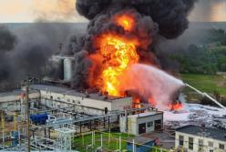 Потужно горить біля НПЗ "Лукойл" у російському Кстово, дрон влучив у бітумний завод (відео)