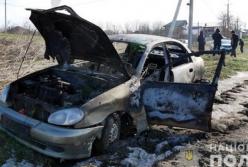 В Черновцах водитель сбил женщину и сжег свой автомобиль (видео)