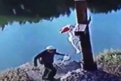 В Умани хасиды-паломники подожгли крест (видео)