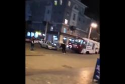 В Днепре мужчина прокатился на сноуборде на трамвайных рельсах (видео)