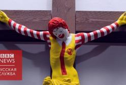 "МакИисус": Распятие с клоуном вызвало возмущение арабов-христиан в Израиле (видео)