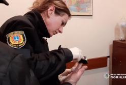 В Одессе иностранцы вынесли из квартиры сейф с драгоценностями (видео)