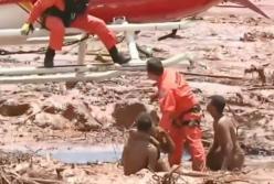 200 человек пропали под слоем грязи: ужасные кадры (видео)