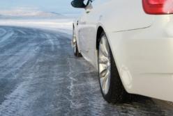 Украинцев предупредили: снежные сугробы 15 см, на дорогах - сильный гололед (видео)