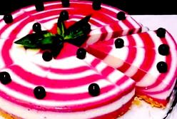 Изумительный творожный торт "Минутка" c ягодами: рецепт без выпечки за 15 минут (видео)