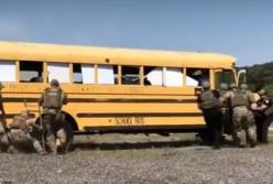 Штурм школьного автобуса, авто и самолета: украинские правоохранители начали обучение в Техасе (видео)