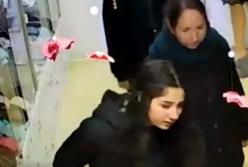 В Николаеве девочки-подростки украли бюстгальтер в магазине (видео)
