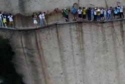 Тропа смерти: самые опасные туристические места планеты (видео)