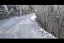 Вот это да: российский БТР сорвался в пропасть (видео)