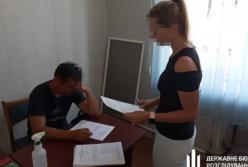 На Кировоградщине пьяный полицейский избил попутчицу и попытался ее изнасиловать (видео)