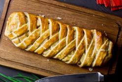 Вкусно и сытно​: пирог с фаршем и картошкой за 40 минут (видео)