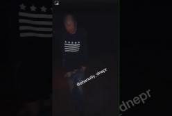 В Днепре таксисты заставили мужчину раздеться за неоплаченный проезд (видео)