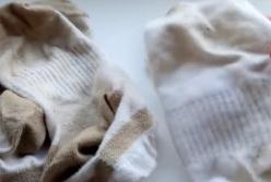 Волшебство: как вернуть белизну белым носкам (видео)