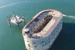 Загадочная крепость посреди Атлантического океана (видео)