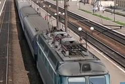 Ребенок исчез из поезда: мальчика нашли мертвым на железнодорожных путях (видео)