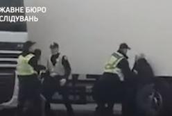 В Киеве патрульный полицейский избил адвоката (видео)
