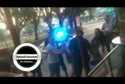 В Николаеве девушки устроили драку из-за парня (видео)