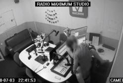 Парочка занялась сексом в студии киевского радио (видео)