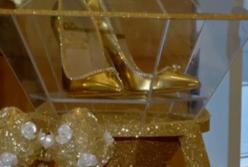 Золотые туфли за 17 миллионов долларов представили в Дубае (видео)