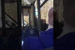 В Одессе из-за карантина люди устраивают драки за место в транспорте (видео)