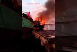 Пожар уничтожил 40 кораблей в Индонезии (видео)