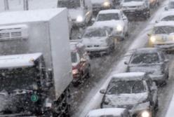 23 см снега - в первый день зимы: в столице - пробки в выходной (видео)