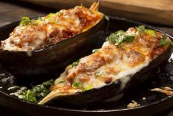 Как просто и вкусно запечь баклажаны (видео)