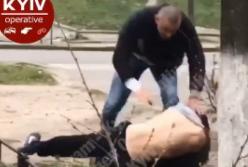 В Киеве таксист зверски избил пассажира (видео)