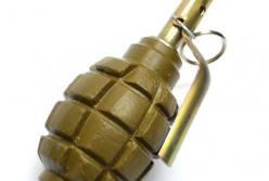 Учительница пришла на урок с гранатой: школу срочно эвакуировали (видео)