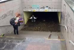 Вброд через пучину: звание Герой дня уходит этому гражданину (видео)