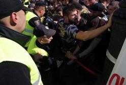 Протесты под Радой: прозвучали взрывы (видео)