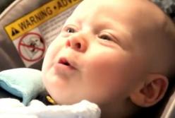 4-месячный малыш старается петь известный хит про любовь (видео)