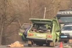 ДТП под Харьковом: машину раскурочило, есть погибшие и пострадавшие (видео)