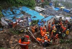 В индийском Мумбаи число жертв ливней превысило 30 человек (видео)