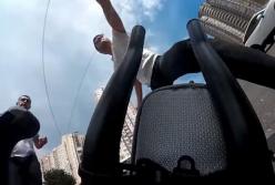 В Киеве избили велосипедиста (видео)
