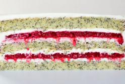 Обалденный бисквитный торт с ягодной начинкой за считанные минуты (видео)