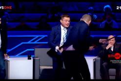 ''Убью тебя, бл*дь!'' Нардеп устроил жестокую драку в прямом эфире (видео)