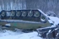 Масштабная авария: в России перевернулся поезд с военной техникой (видео)