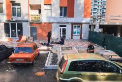 В одном из новостроев Киева обвалился кусок балкона: погибла женщина (видео)
