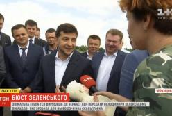 Зеленский оценил бюст, сделанный для него в Виннице (видео)