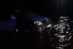 Рыбалка в Днепре закончилась утопленным микроавтобусом (видео)