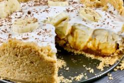 Хит среди быстрых десертов: торт без выпечки из печенья с бананом (видео)