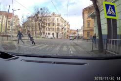 Во Львове задержали мужчину, избивавшего женщин на улице (видео)