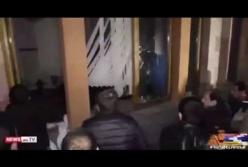 В Ереване протестующие ворвались в здание правительства (видео)