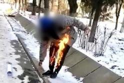 В Херсоне мужчина поджег себя у здания областного управления Госгеокадастра (видео)